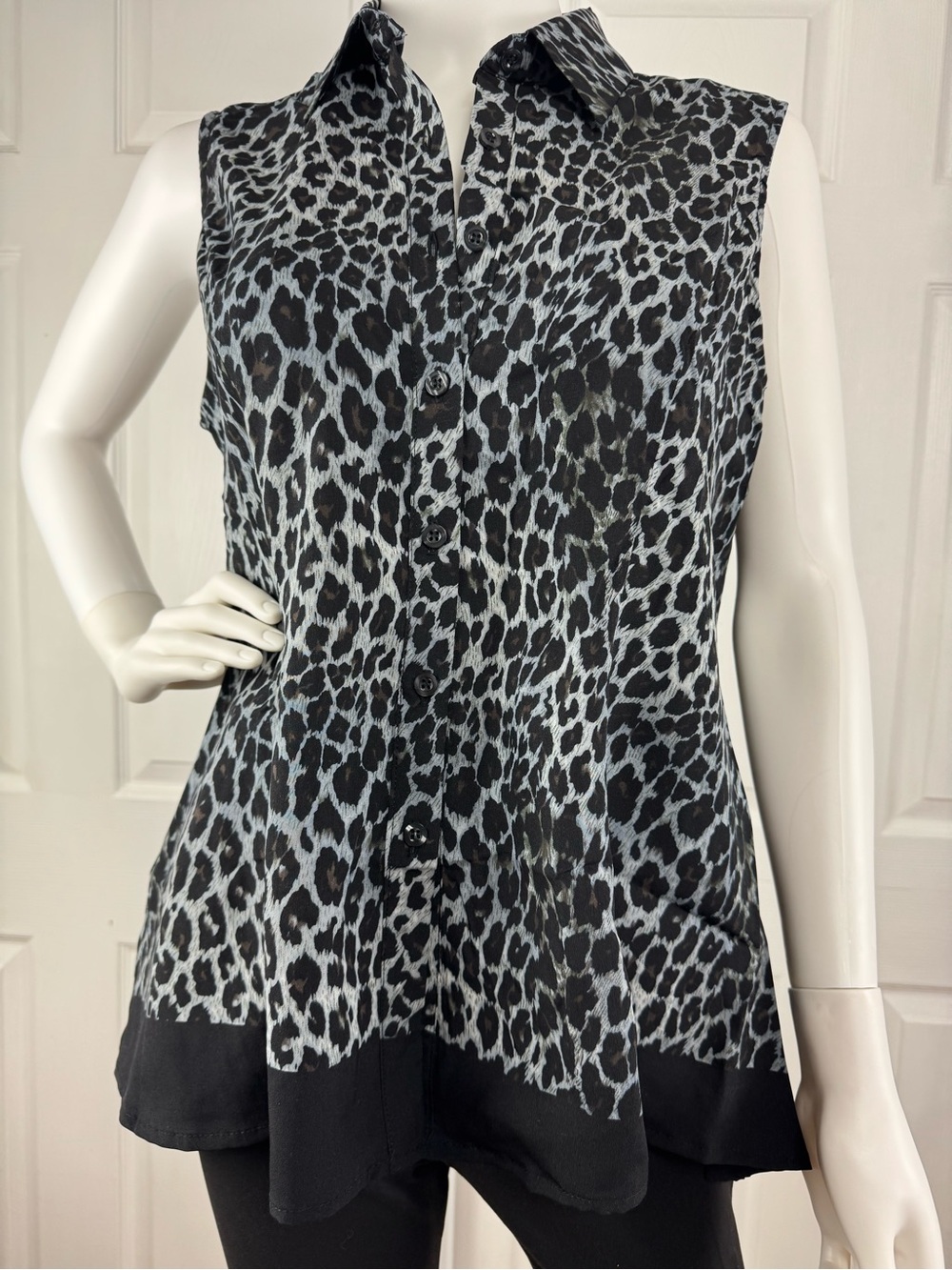 Urban Diction Leopard Print Sleeveless Top in Black and Gray